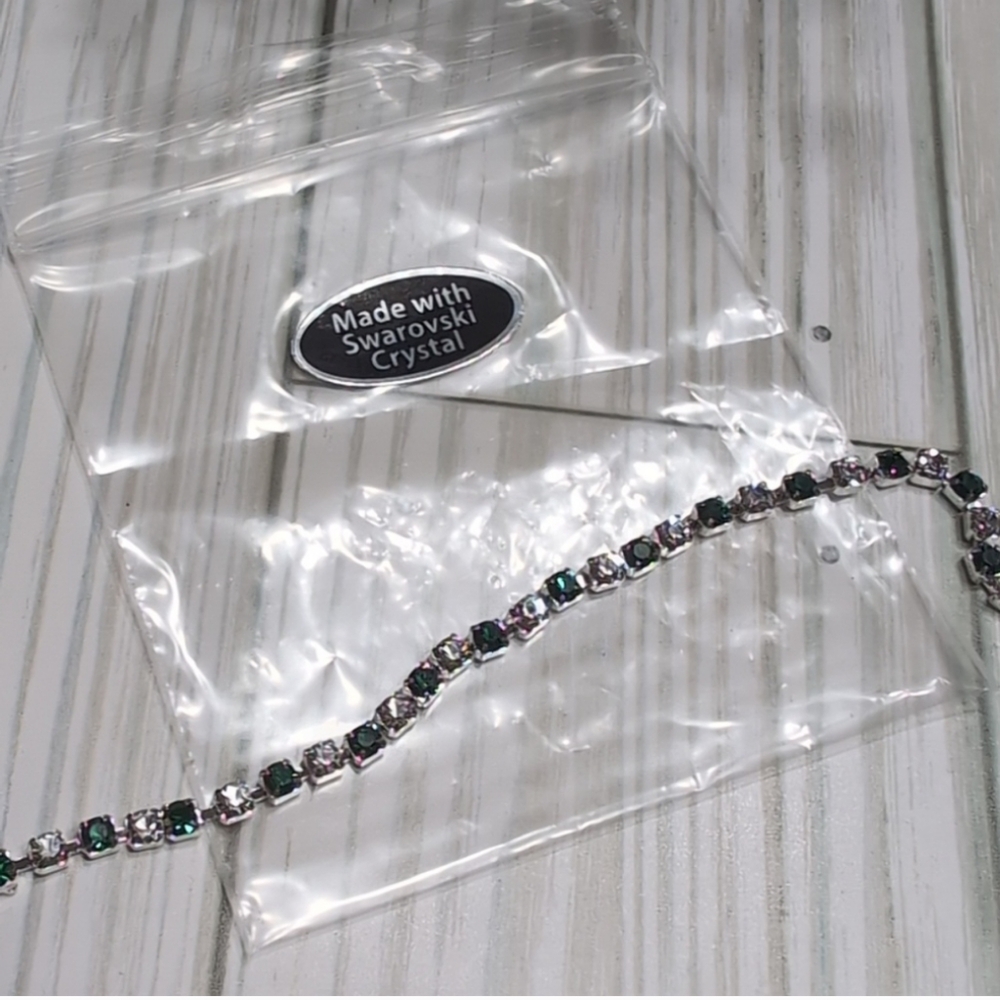 Elegant Sparkly Green & Silver Tennis Bracelet Made With Swarovski Crystals NEW! - Picture 8 of 11